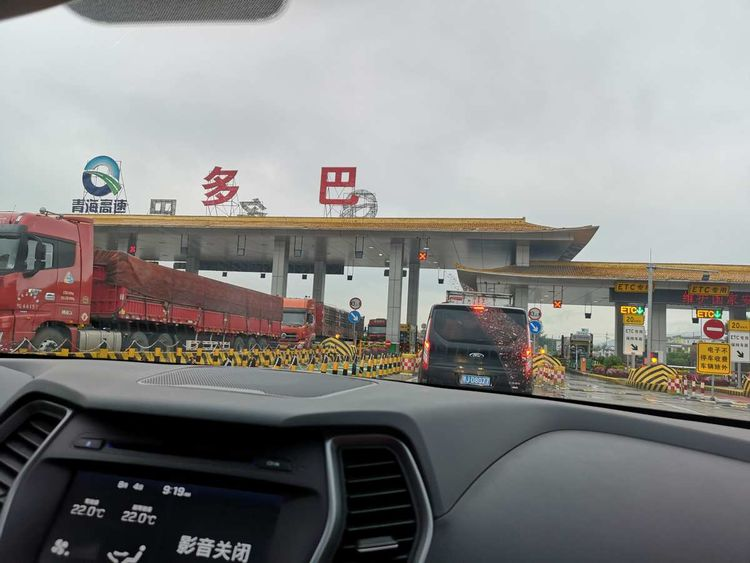 敦煌租車(chē)時(shí)汽車(chē)駕駛時(shí)的防爆胎技巧