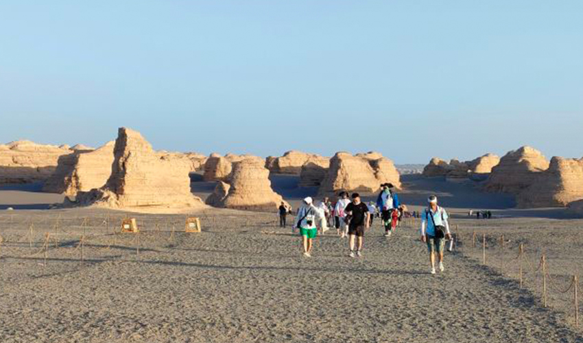 敦煌小團(tuán)包車旅游：敦煌包車去雅丹多少錢？雅丹地質(zhì)公園包車旅游費(fèi)用