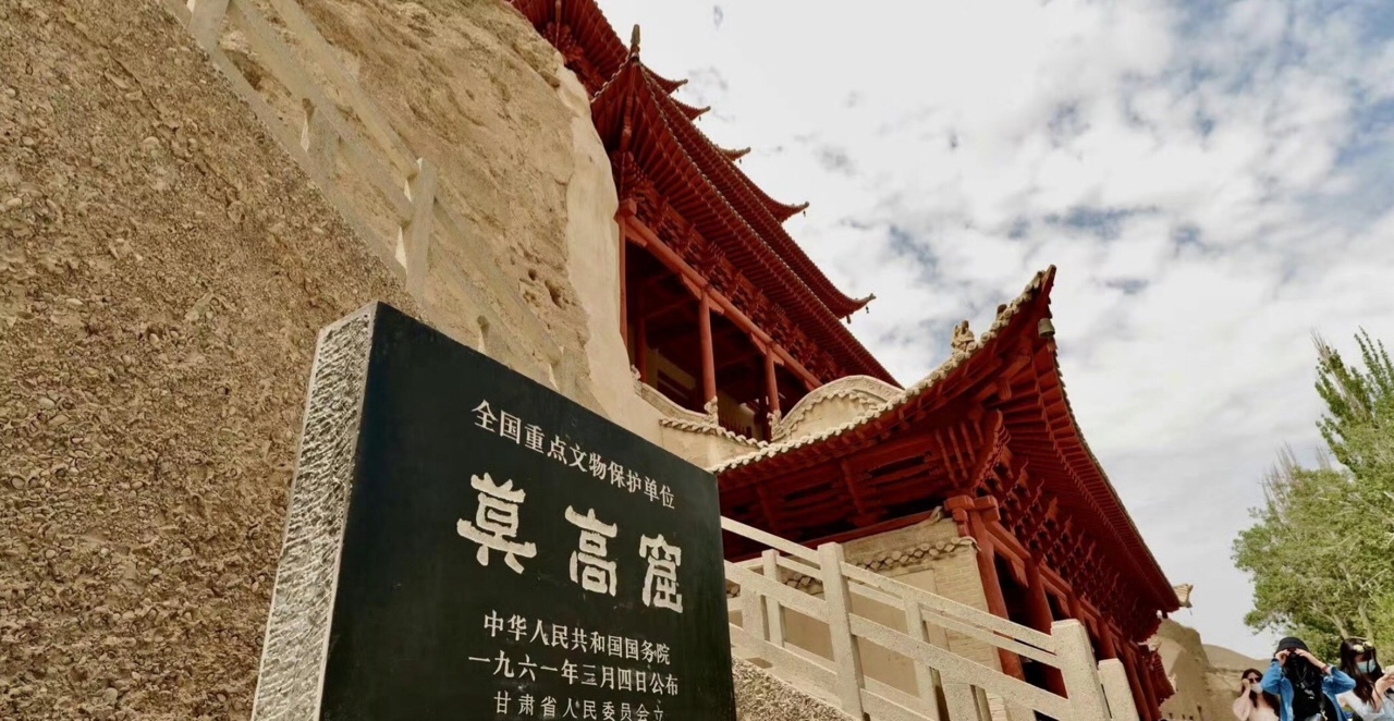 敦煌50座大巴車租一天大概多少錢？